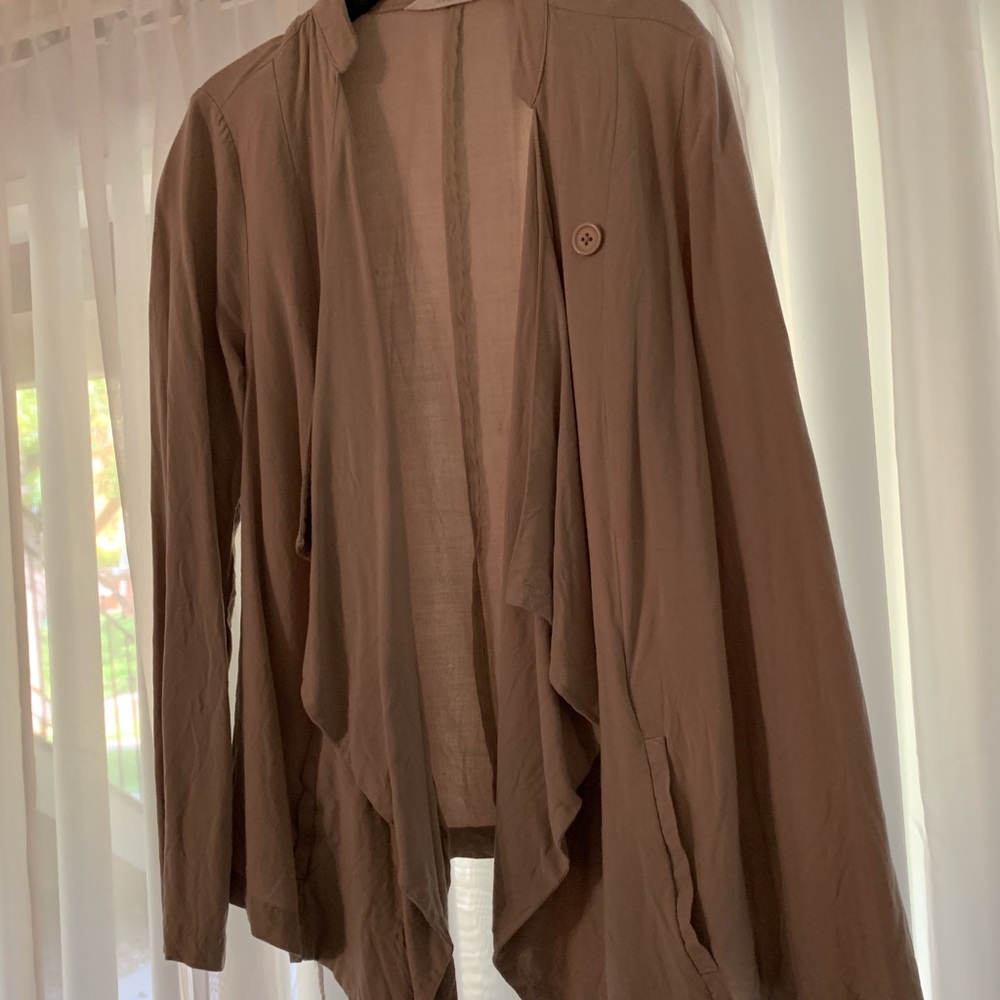 Neutral blazer loose fit.